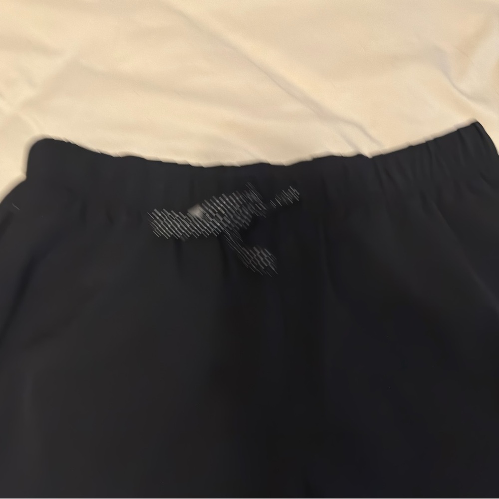 Fabletics The One Short Men’s. Size Small. 5 inch length. Black. Pre-owned - Picture 3 of 9
